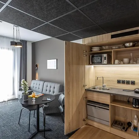 アパートホテル Nemea Riviera